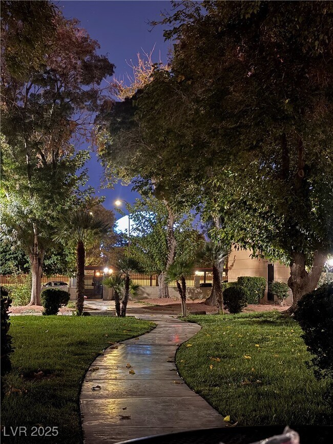 Building Photo - 350 E Desert Inn Rd