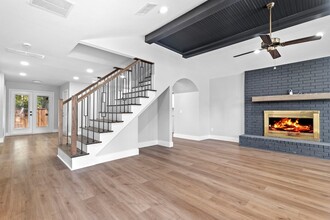Building Photo - 100 Park Cir
