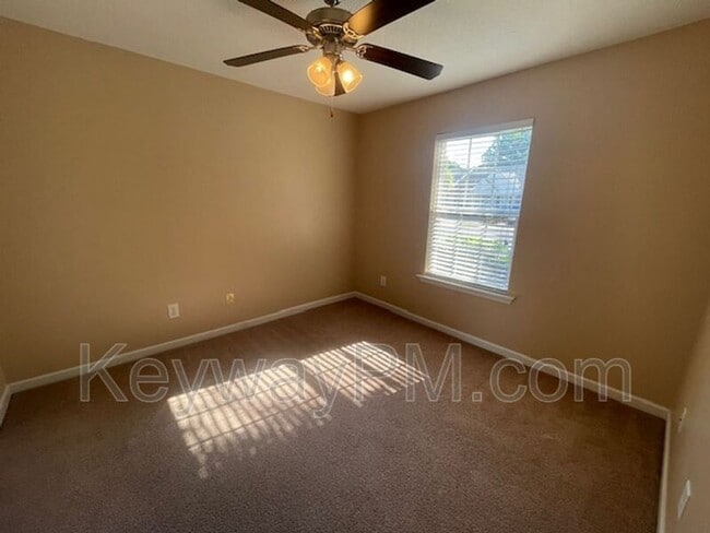 Building Photo - 208 Satomi Way