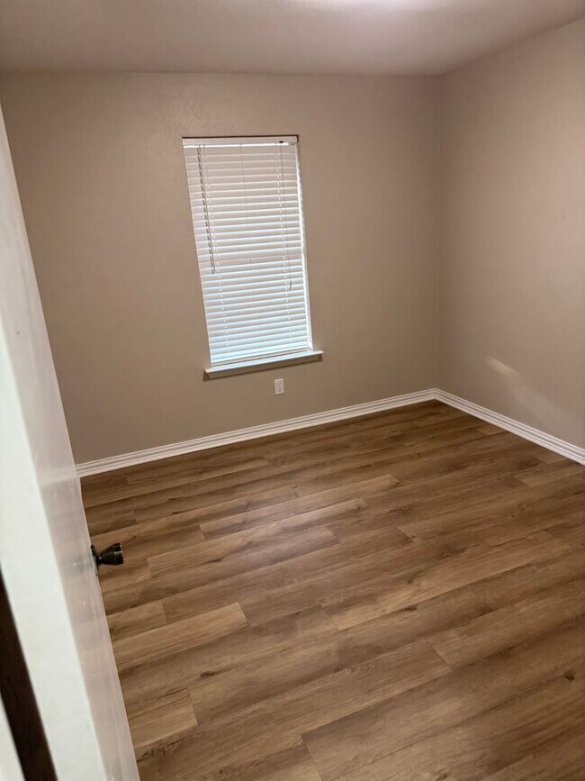 Building Photo - Beautiful 3 Bedroom home in Springhill ISD