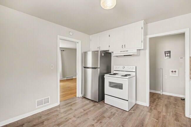 Building Photo - Great Home ready now Great Neighborhood!