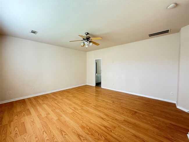 Building Photo - 3118 Creek Bank Ln