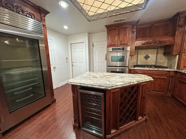 Building Photo - Entertainer delight rental home located in ''The Lakes'' subdivision coming soon!