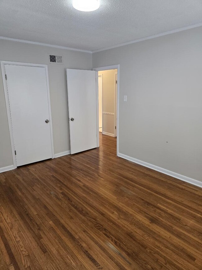 Building Photo - 4882 Amboy Rd