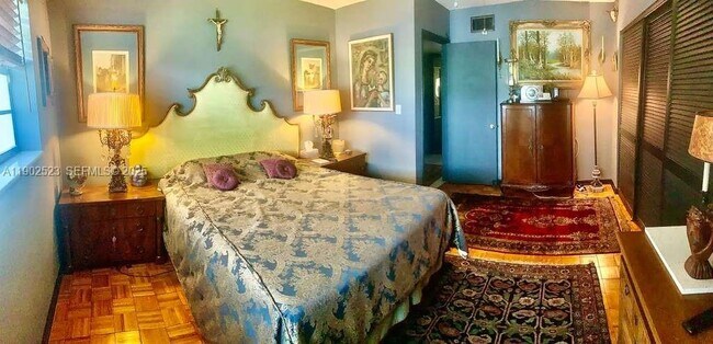 Building Photo - 877 NE 195th St