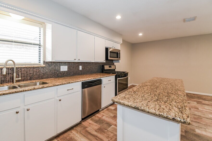 Building Photo - 6511 Gleneagles Dr