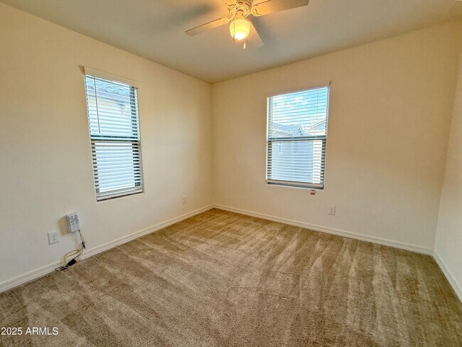 Building Photo - 3916 S 58th Ln