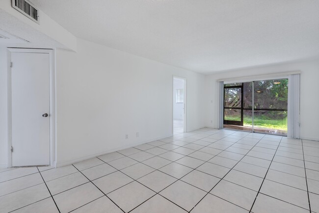 Building Photo - 8020 Fairview Dr