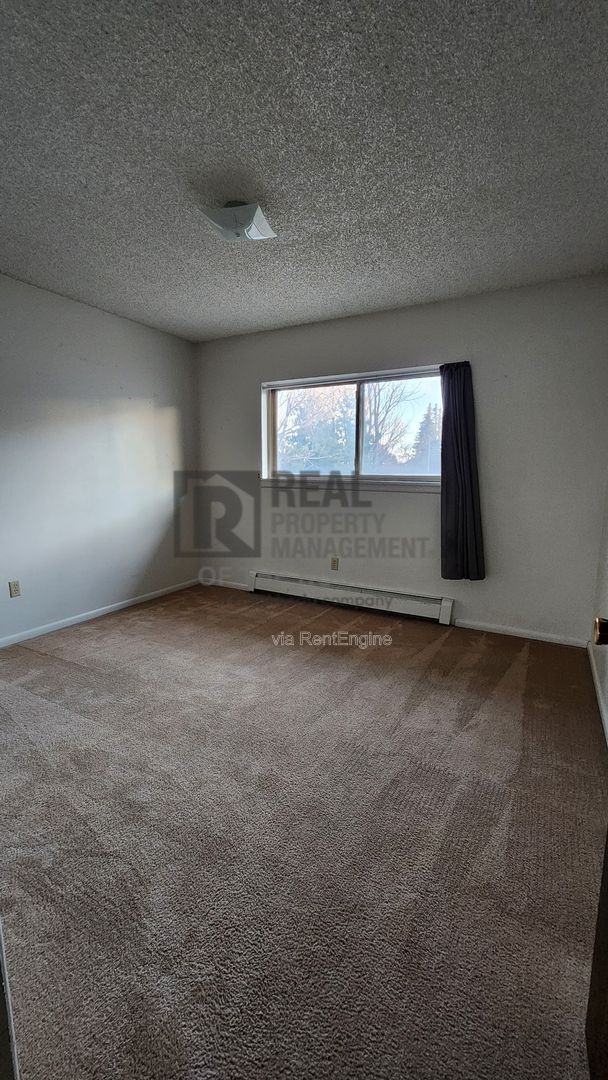 Building Photo - 5301 E 12th St