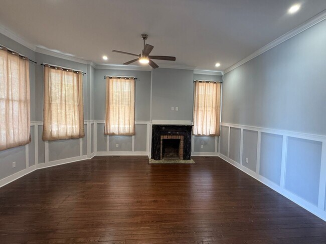 Building Photo - 217 W 36th St