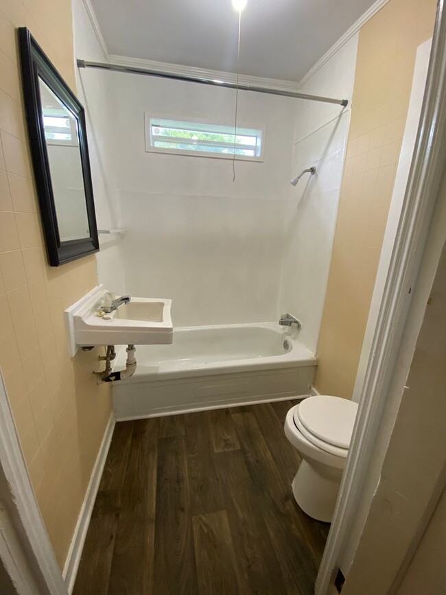 Building Photo - 2721 Simpson St