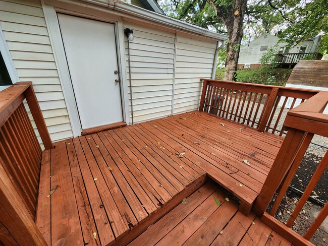 Building Photo - Fully remodeled 2 Bedroom Home