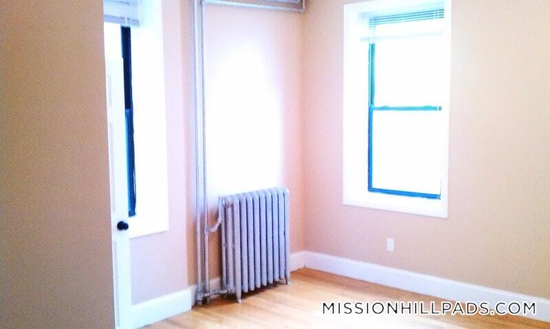 Building Photo - 252 Warren St