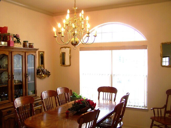 Building Photo - Beautiful 4 Bdrm/2.25 Bath Home With Split Bdrms.