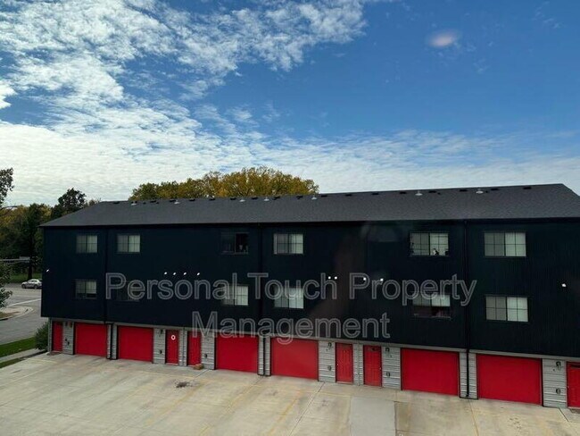 Building Photo - 808 7th Ave S