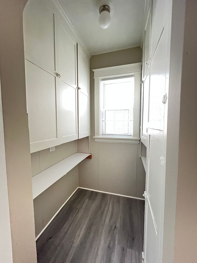 Building Photo - AVAILABLE JUNE - Beautifully Renovated 4 Bed 1 Bath in East Hillside