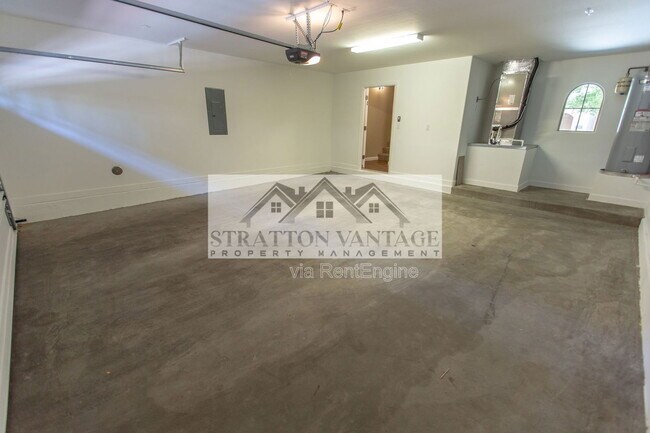 Building Photo - 240 W Juniper Ave