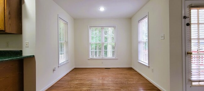 Building Photo - Large traditional colonial in Chester with...