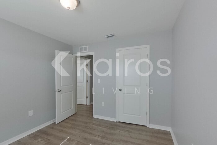 Building Photo - 4204 East 5th Street