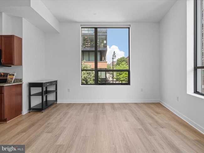 Building Photo - 1414 Belmont St NW