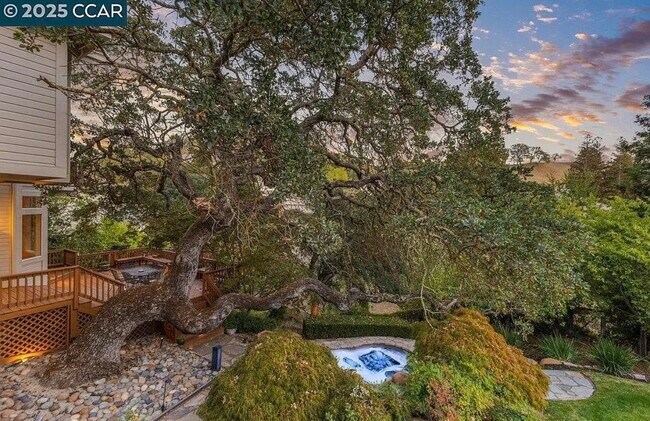 Building Photo - 3109 Stonegate Dr