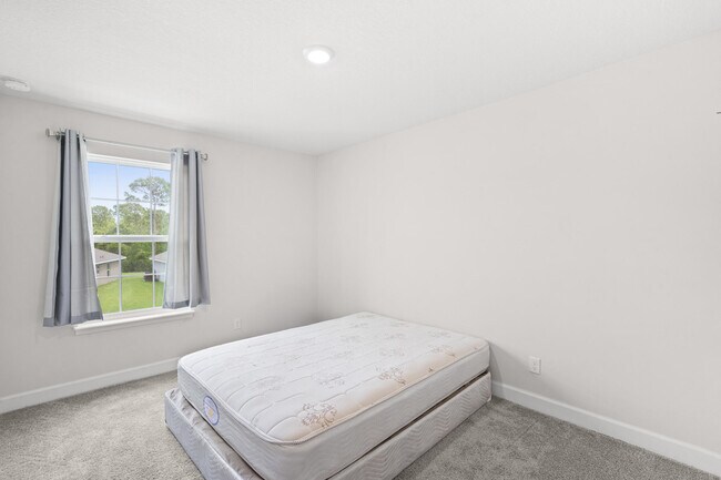 Building Photo - 692 NE Turtleback Trail