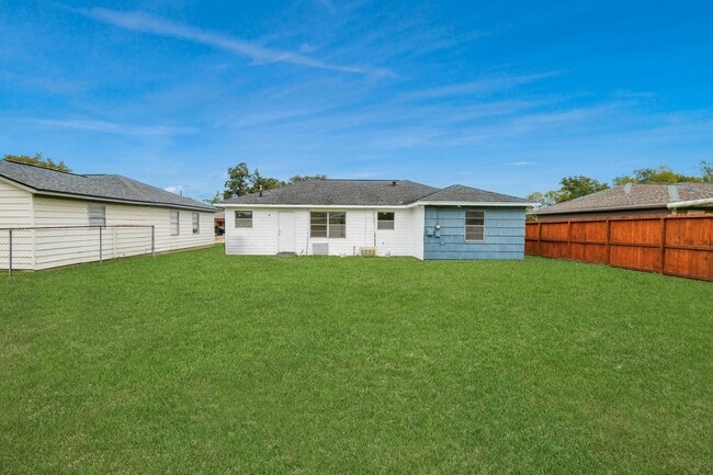 Building Photo - 8534 Fillmore St