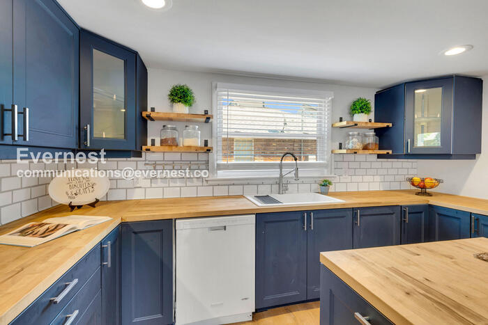 Building Photo - 1605 Straightway Ave