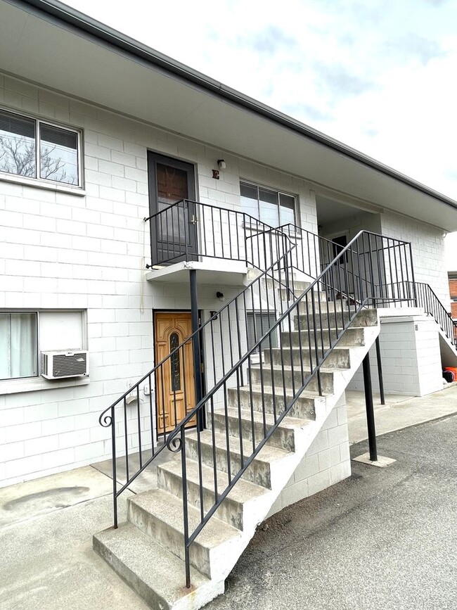 Building Photo - Peaceful 55+ Living | 2 Bed, 1 Bath Apartm...