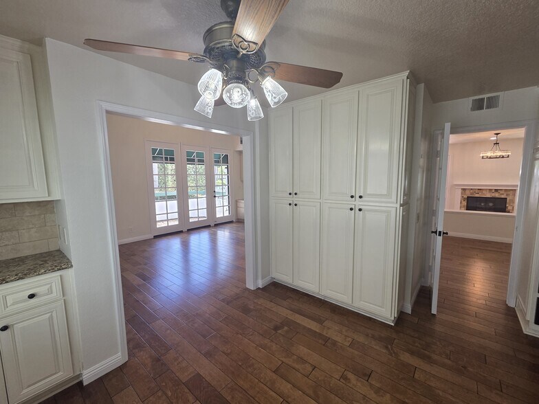 Building Photo - 7492 Seabluff Dr
