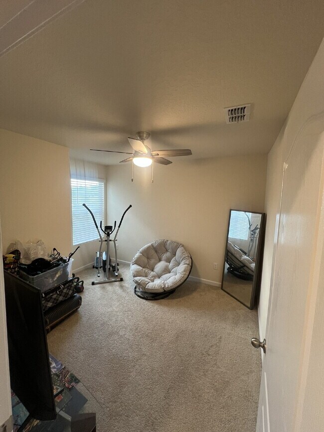 Building Photo - Spacious Townhome in Oakleaf Plantation