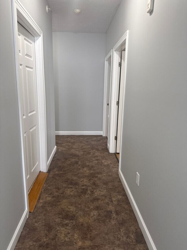 Building Photo - 620 Garvey Ln