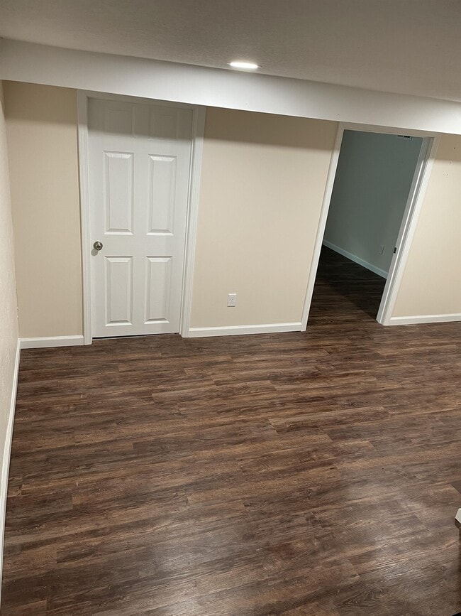 Building Photo - 300 W 5th St