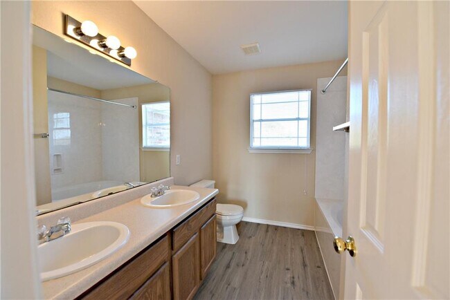 Building Photo - 105 Mesa Dr