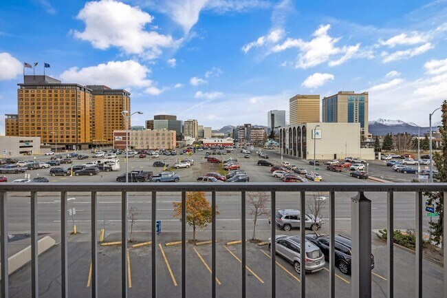 Building Photo - Perfect Downtown Furnished 1 BR Apartment