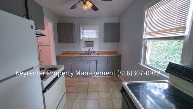 Building Photo - 2 Bed 1 Bath rare to rent!