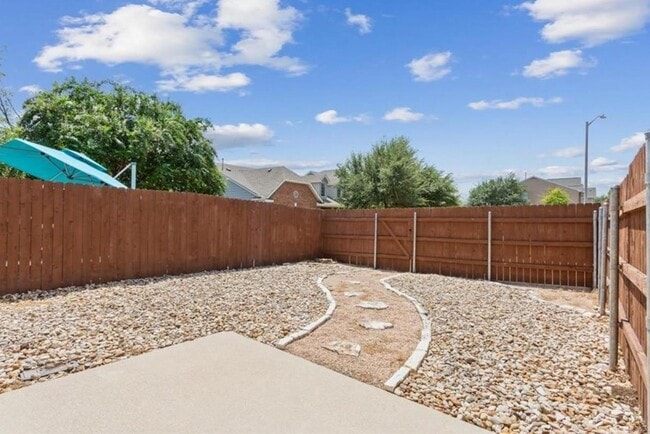 Building Photo - 97 Verde Ranch Loop