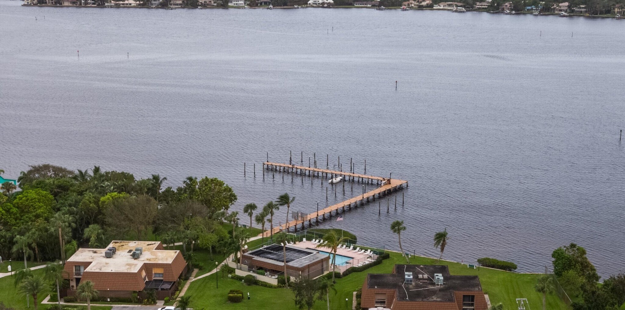 Building Photo - 825 Center St