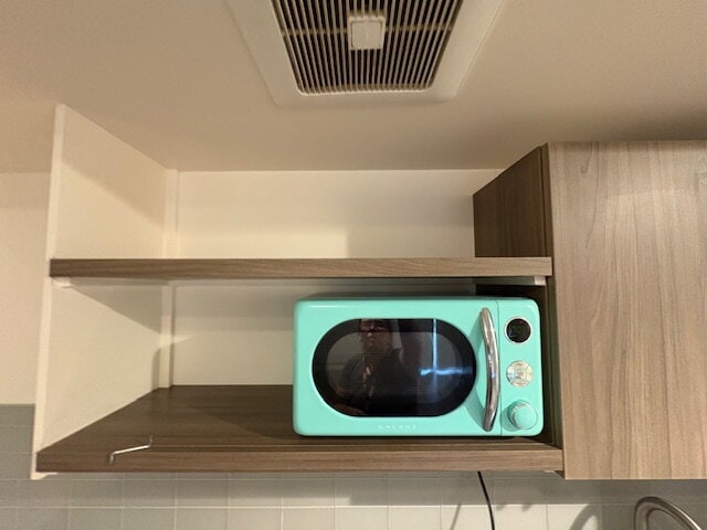 Building Photo - Cute Pet Friendly Studio Apartment Near Sl...
