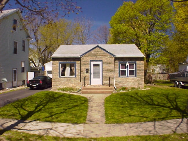 Primary Photo - 44 Locust St