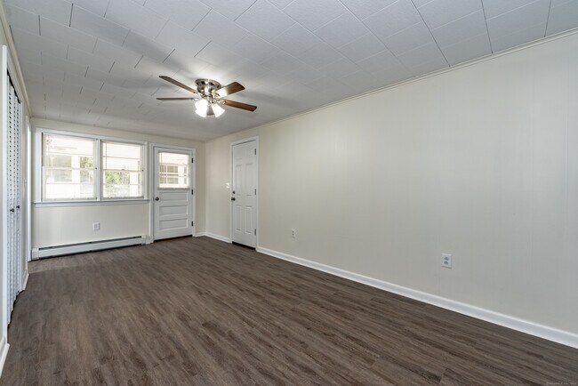 Building Photo - 14 Alaimo Dr