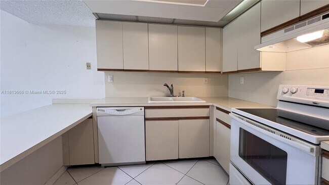 Building Photo - 13255 SW 88th Ln
