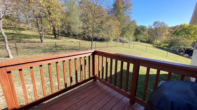 Building Photo - Gorgeous 3 Bedroom, 2 Bathroom Split Level...