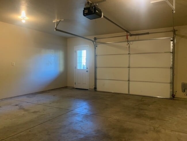 Building Photo - 205 Classick Dr