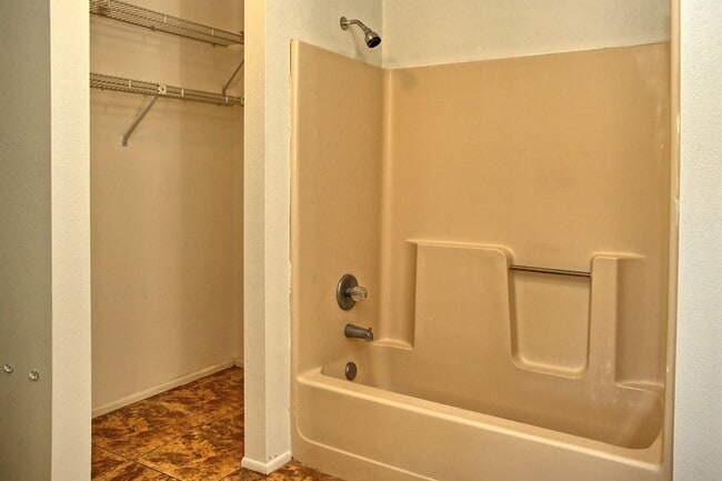 Building Photo - Single family home in Winter Park! Availab...