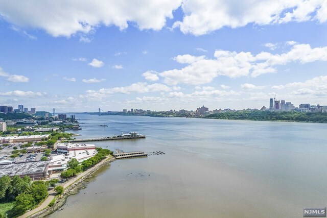 Building Photo - 509 River Rd