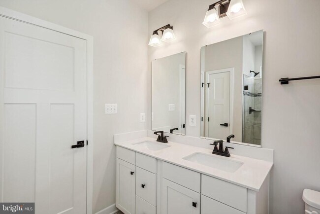 Building Photo - 19753 Grn Vlg Dr