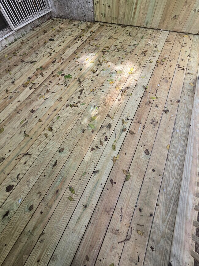 Building Photo - 1901 NW S River Dr