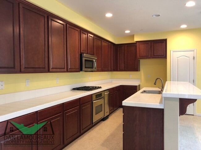 Building Photo - Two story in Springlake Community FOR RENT