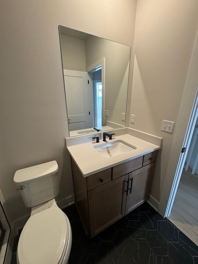 Building Photo - Stylish West Nashville 3 bed 2.5 bath - Pet Friendly